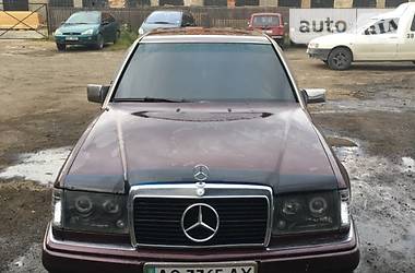 Седан Mercedes-Benz E-Class 1990 в 