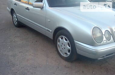 Седан Mercedes-Benz E-Class 1998 в Черкасах