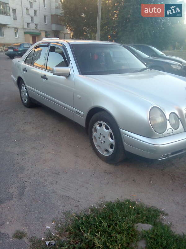 Седан Mercedes-Benz E-Class 1998 в Черкассах