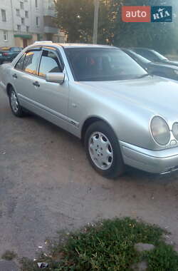 Седан Mercedes-Benz E-Class 1998 в 