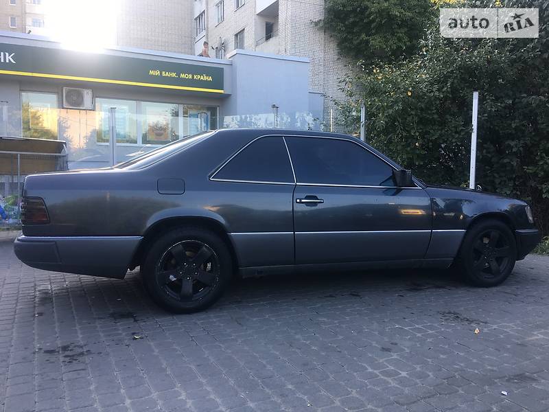 Купе Mercedes-Benz E-Class 1993 в Львові