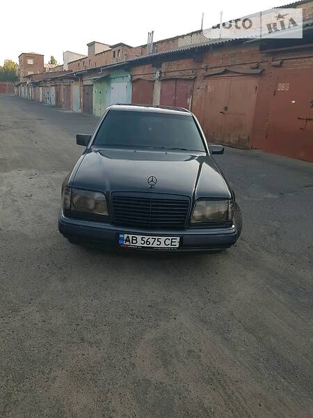 Седан Mercedes-Benz E-Class 1993 в Вінниці