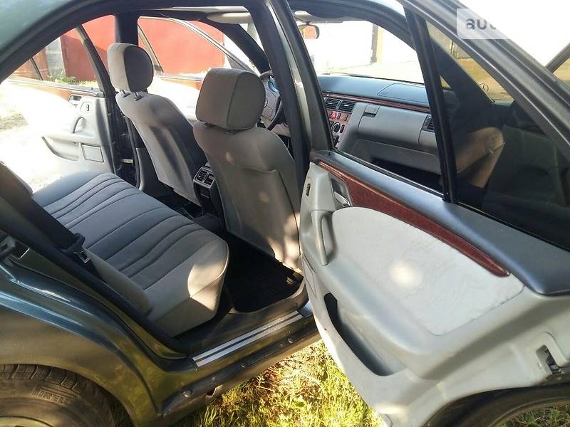 Седан Mercedes-Benz E-Class 1998 в Івано-Франківську