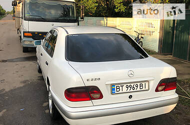 Седан Mercedes-Benz E-Class 1995 в Херсоне