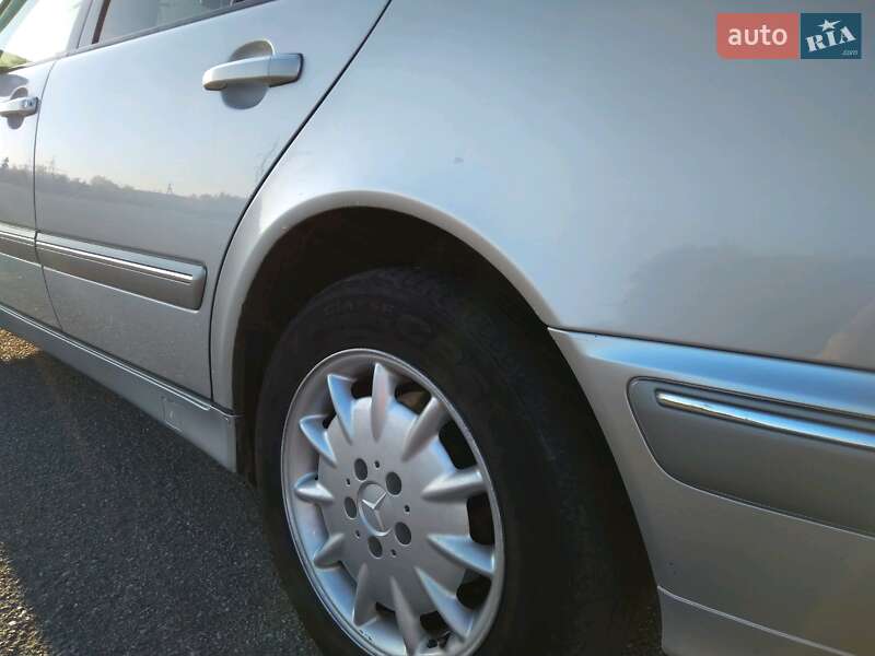 Седан Mercedes-Benz E-Class 1999 в Полонному