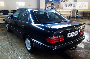Седан Mercedes-Benz E-Class 1999 в Чернигове