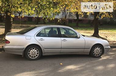 Седан Mercedes-Benz E-Class 2001 в Львове