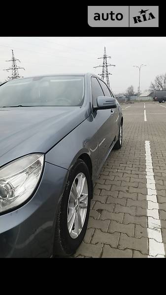 Седан Mercedes-Benz E-Class 2011 в Чернівцях