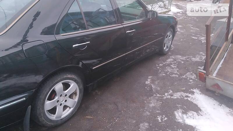 Седан Mercedes-Benz E-Class 2001 в Вінниці