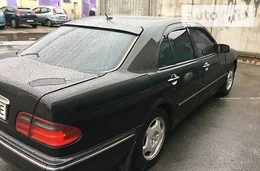 Седан Mercedes-Benz E-Class 2000 в Хмельницком