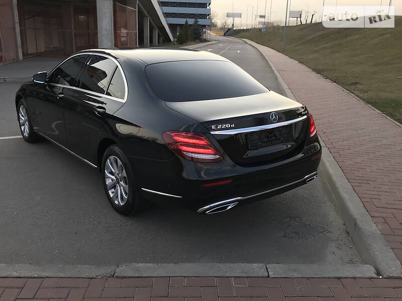 Седан Mercedes-Benz E-Class 2018 в Києві