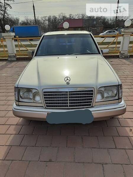 Седан Mercedes-Benz E-Class 1993 в 