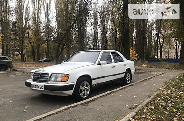 Седан Mercedes-Benz E-Class 1986 в 