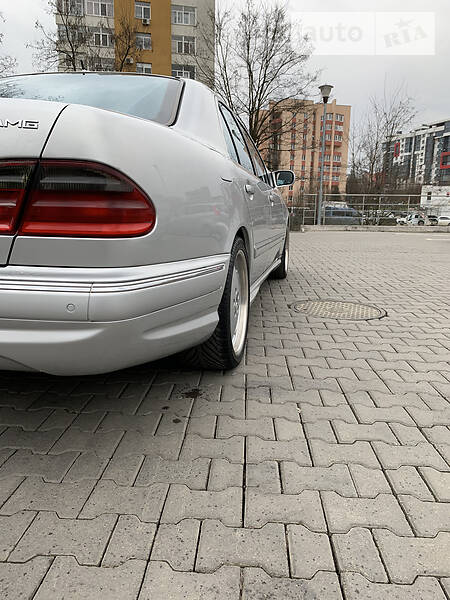 Седан Mercedes-Benz E-Class 2000 в Чернівцях