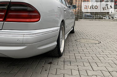 Седан Mercedes-Benz E-Class 2000 в 