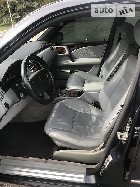Седан Mercedes-Benz E-Class 1996 в Кропивницькому