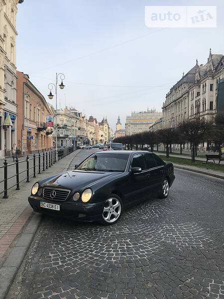 Седан Mercedes-Benz E-Class 2000 в 