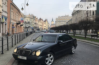 Седан Mercedes-Benz E-Class 2000 в 