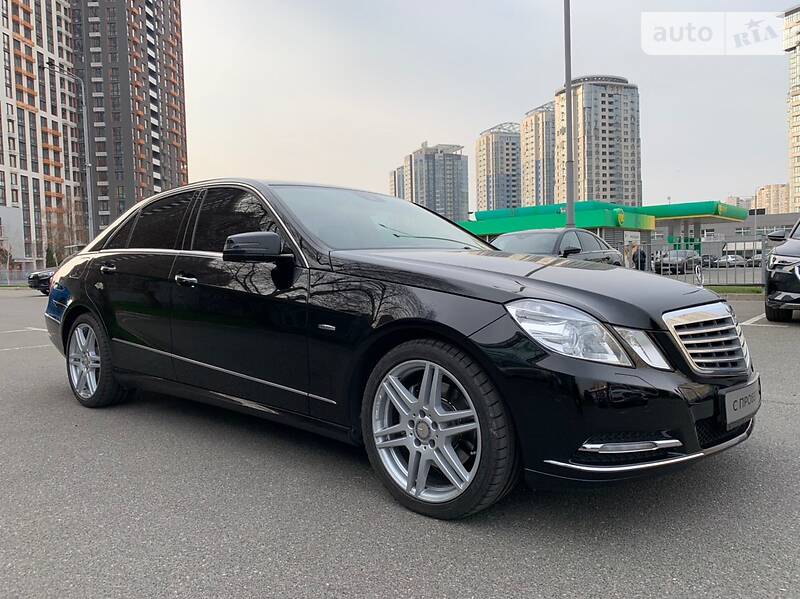 Седан Mercedes-Benz E-Class 2011 в 