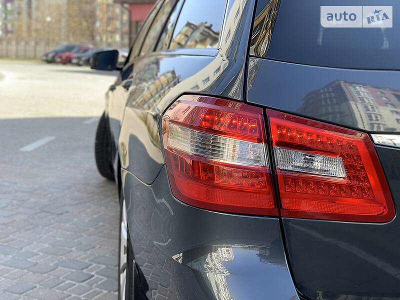 Універсал Mercedes-Benz E-Class 2011 в Івано-Франківську