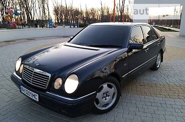 Седан Mercedes-Benz E-Class 2000 в 