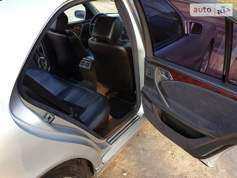 Седан Mercedes-Benz E-Class 2001 в Тернополі