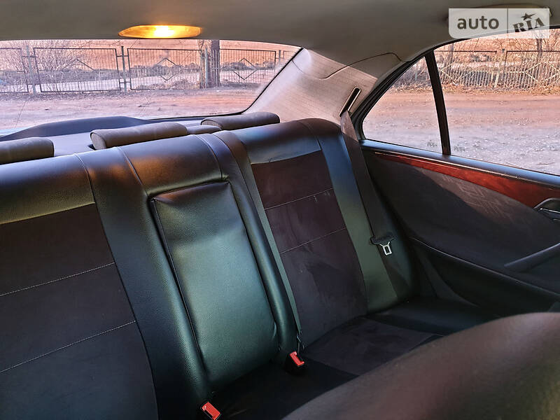 Седан Mercedes-Benz E-Class 2001 в Тернополі