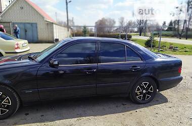 Седан Mercedes-Benz E-Class 2001 в 