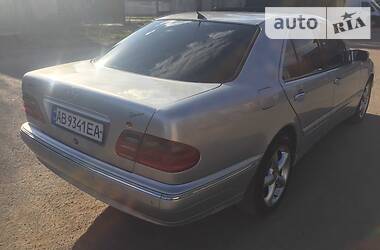 Седан Mercedes-Benz E-Class 2000 в 