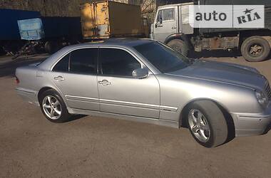 Седан Mercedes-Benz E-Class 2000 в 