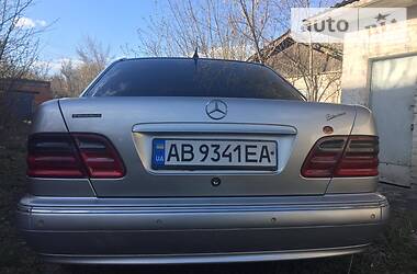 Седан Mercedes-Benz E-Class 2000 в 