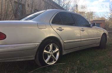 Седан Mercedes-Benz E-Class 2000 в 