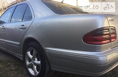 Седан Mercedes-Benz E-Class 2000 в 