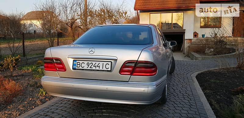 Седан Mercedes-Benz E-Class 2001 в Львове
