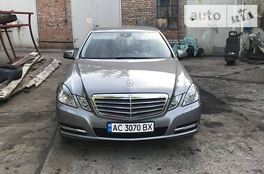 Седан Mercedes-Benz E-Class 2010 в Дніпрі