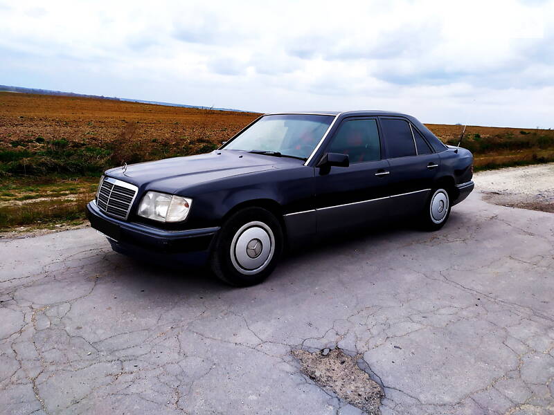 Седан Mercedes-Benz E-Class 1993 в 