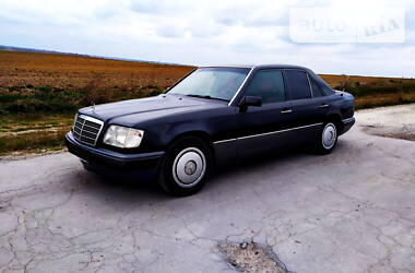 Седан Mercedes-Benz E-Class 1993 в 