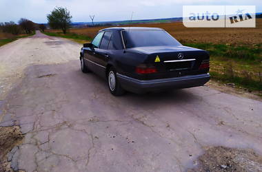 Седан Mercedes-Benz E-Class 1993 в 