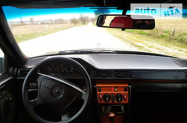 Седан Mercedes-Benz E-Class 1993 в 