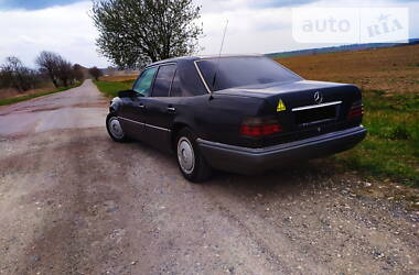 Седан Mercedes-Benz E-Class 1993 в 
