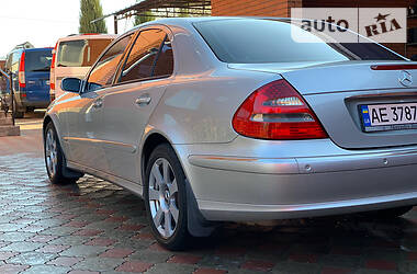 Седан Mercedes-Benz E-Class 2003 в Днепре