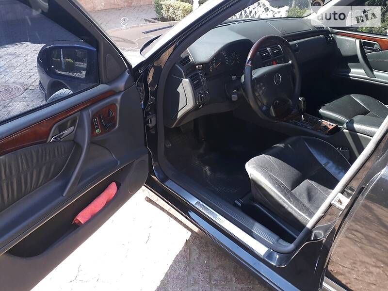 Седан Mercedes-Benz E-Class 2001 в Одессе