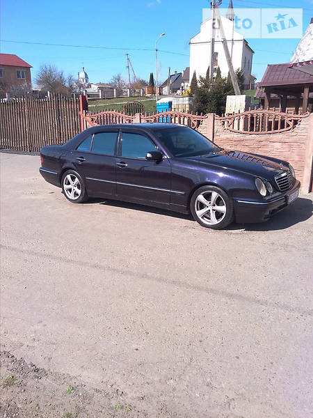 Седан Mercedes-Benz E-Class 2002 в 