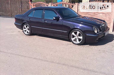Седан Mercedes-Benz E-Class 2002 в 