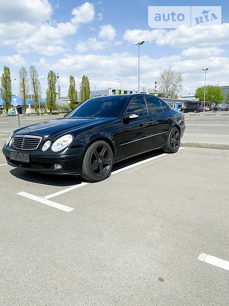 Седан Mercedes-Benz E-Class 2003 в Києві