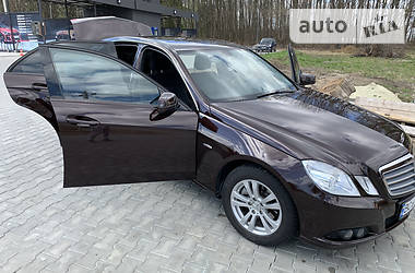 Седан Mercedes-Benz E-Class 2010 в 
