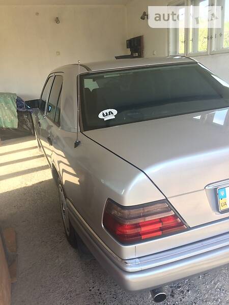 Седан Mercedes-Benz E-Class 1995 в Сваляві фото 47 Седан Mercedes-Benz E-Class 1995 в Сваляві