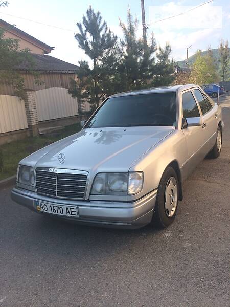 Седан Mercedes-Benz E-Class 1995 в Сваляві фото 77 Седан Mercedes-Benz E-Class 1995 в Сваляві