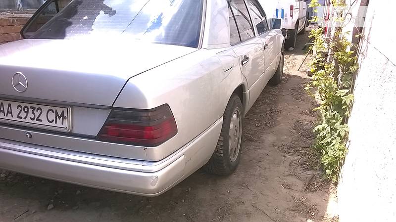 Седан Mercedes-Benz E-Class 1989 в Києві