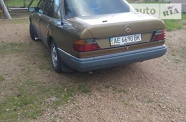 Седан Mercedes-Benz E-Class 1989 в 